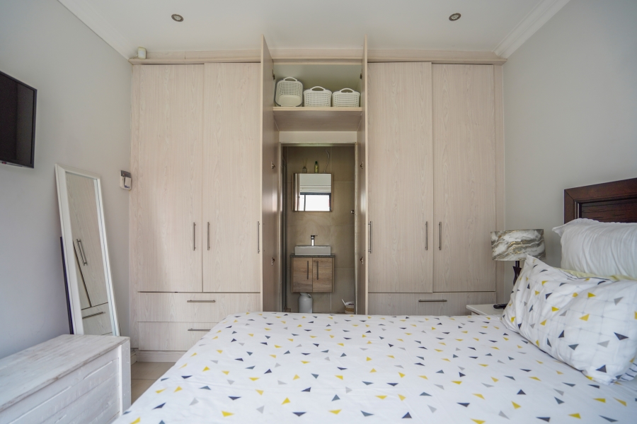 2 Bedroom Property for Sale in Parklands North Western Cape